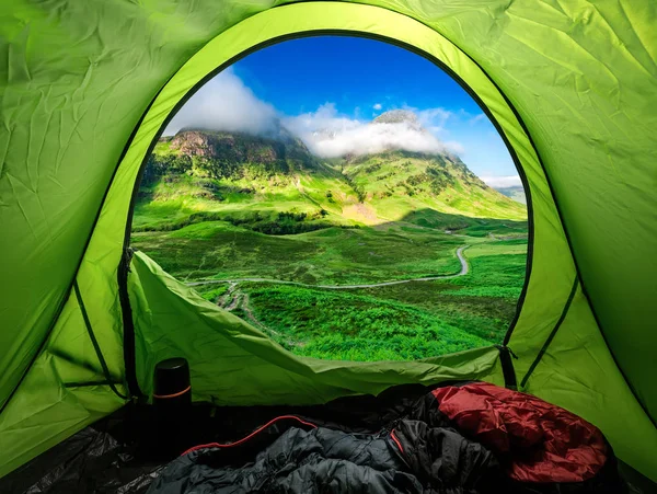 夏、スコットランドでグレンコー高原でキャンプ — ストック写真