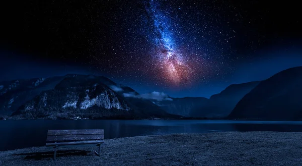 Hory a jezera v noci s hvězdami — Stock fotografie