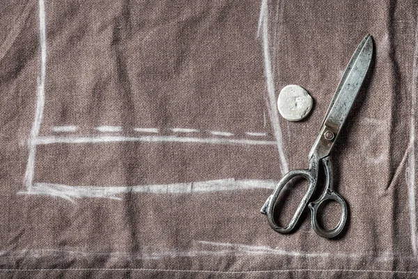 Closeup ψαλίδι, ράφτης μοτίβο και ρούχα — Φωτογραφία Αρχείου