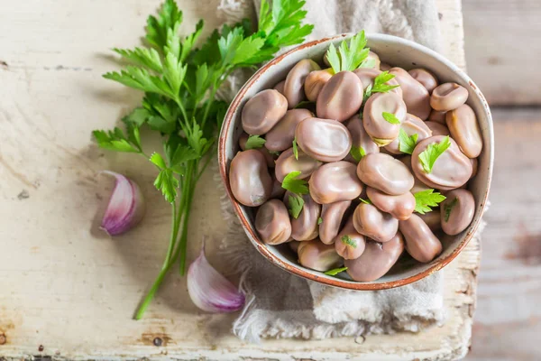 Enjoy your broad beans in old rustic kitchen — Stock Photo, Image