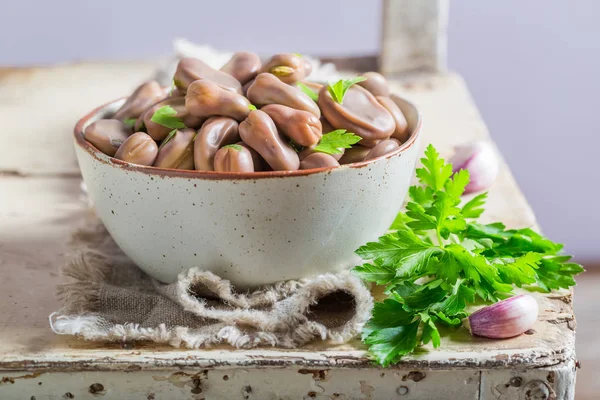 Enjoy your broad beans boiled with parsley and garlic — Stock Photo, Image