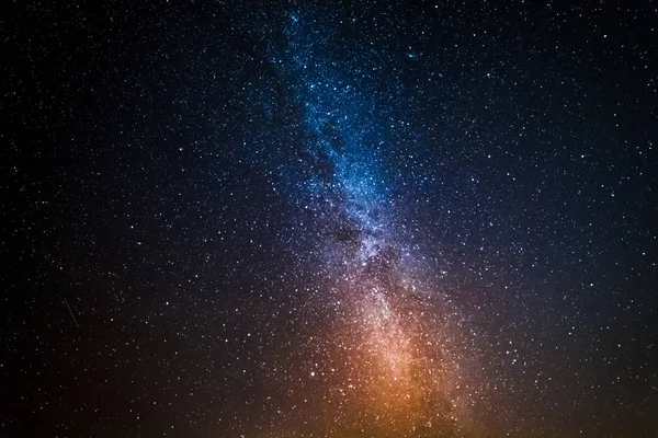 Costellazioni nel cosmo con milioni di stelle di notte — Foto Stock