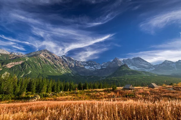 Prachtige Tatra gebergte bij zonsondergang in de herfst, Polen — Stockfoto