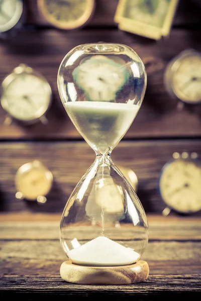 Närbild av vintage timglas som det gamla sättet att timing — Stockfoto