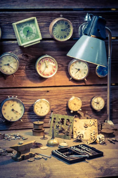 Watchmaker's workshop with clocks, spare parts and tools — Stock Photo, Image