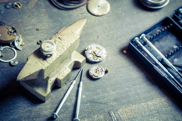 Watchmakers workshop and small watch to repair — Stock Photo, Image