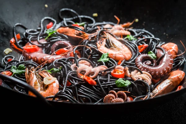 Closeup of spaghetti with seafood with shrimp and octopus — Stock Photo, Image