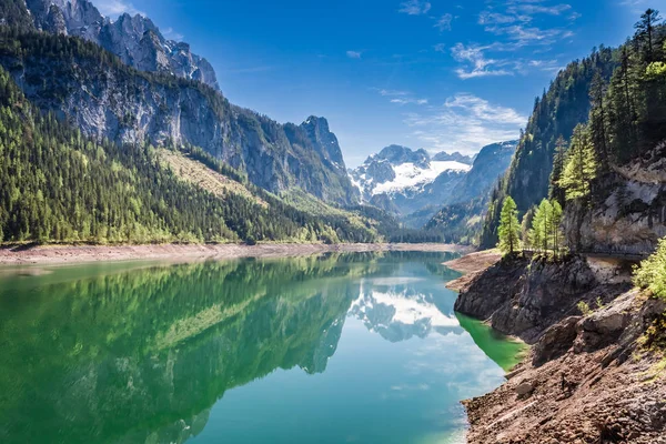 Nádherné jarní na horské jezero v Gosau, Alpy, Rakousko — Stock fotografie