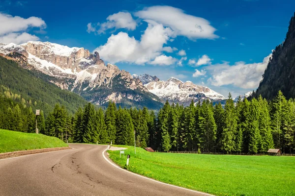 Beautiful view to road in Dolomites, Alps, Italy, Europe — Stock Photo, Image