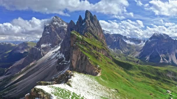 Luftaufnahme der Seceda, Südtirol in den Dolomiten — Stockvideo