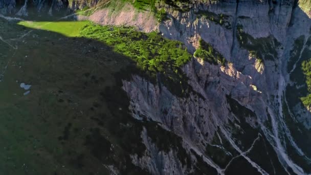 Tre Cime di lavaredo en Dolomitas, vista desde arriba — Vídeo de stock