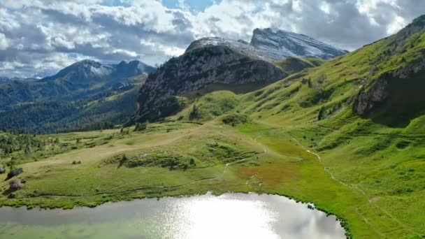 Passo Falazarego and Lake in Dolomites, view from above — стокове відео