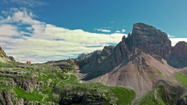 Tre Cime di lavaredo en Dolomitas, vista desde arriba — Vídeos de Stock