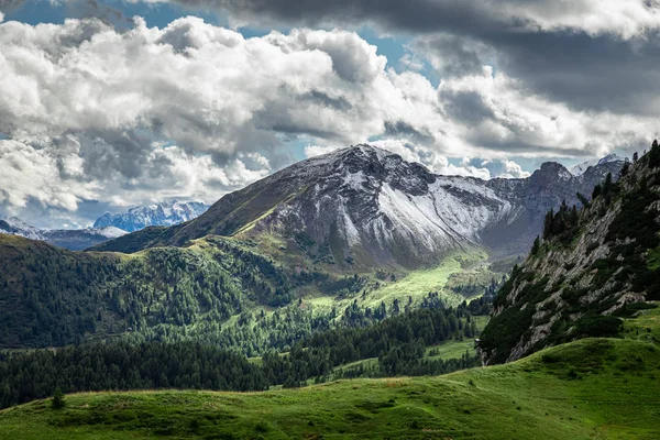 Passo Falazarego in Dolomieten, Italië, Uitzicht op de lucht — Stockfoto