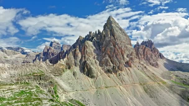 Monte Paterno i Dolomiterna ovanifrån, Italien — Stockvideo