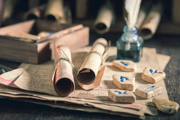 Unieke runic waarzeggerij door stenen gemaakt van Keltische taal — Stockfoto