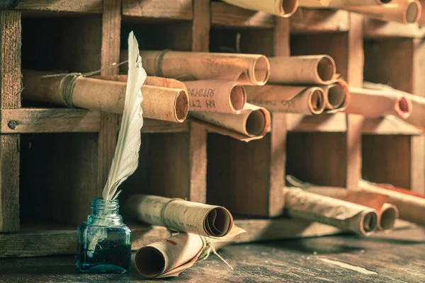 Unieke bibliotheek vol met oude en waardevolle manuscripten — Stockfoto