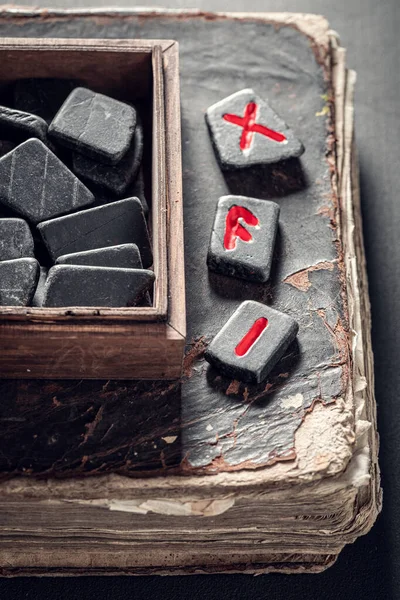 Old runestones omen made of Celtic language — 스톡 사진