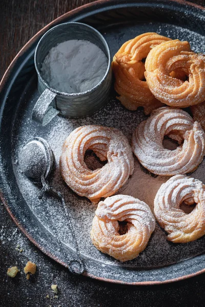 Kuuma ja makea espanjalainen donitseja helppo tehdä — kuvapankkivalokuva
