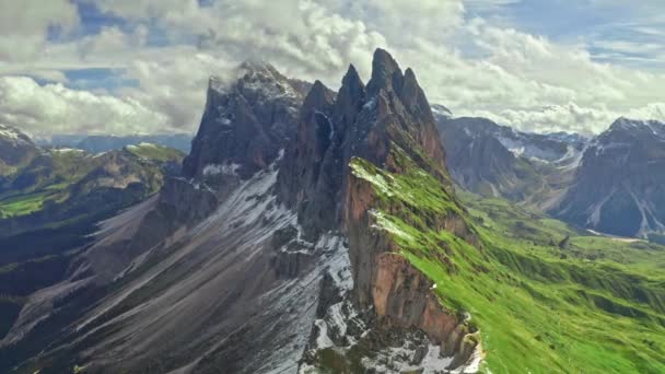 Seceda i Sydtyrolen, Dolomiterna, vy ovanifrån — Stockvideo