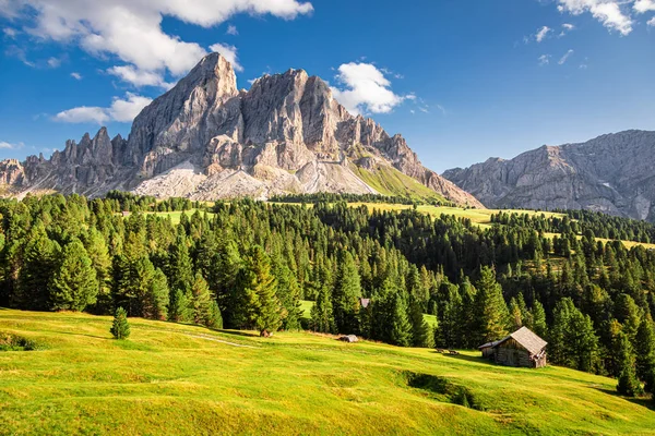 Wspaniały widok na Passo delle Erbe w Dolomitach, Europa — Zdjęcie stockowe