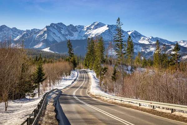 Snowy Black Asphalt Road Leading Mountain — Stock Photo, Image