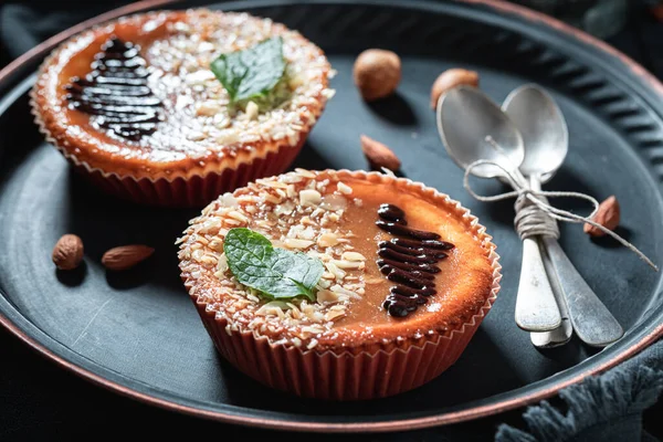 Bolo Queijo Amêndoa Fresco Doce Feito Nozes Chocolate — Fotografia de Stock