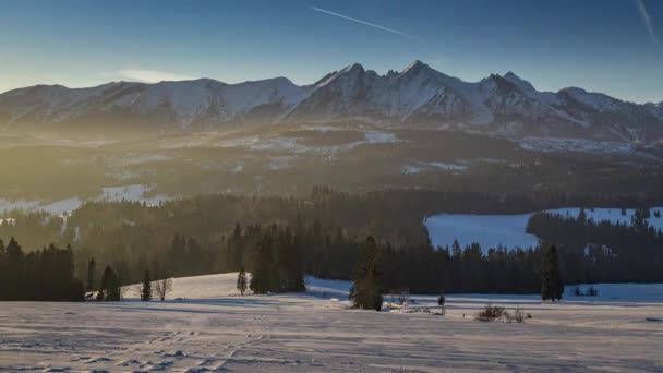 Timelapse van zonsopgang in Tatra gebergte in de winter in Polen — Stockvideo