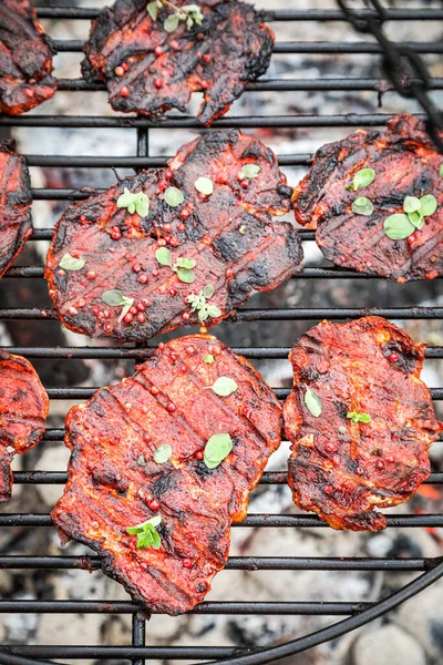 Pittig Smakelijk Varkensvlees Hals Met Kruiden Een Grill — Stockfoto