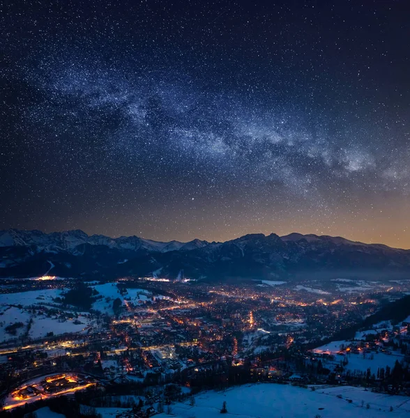 Upplyst Zakopane Vintern Natten Och Mjölkaktigt Sätt — Stockfoto