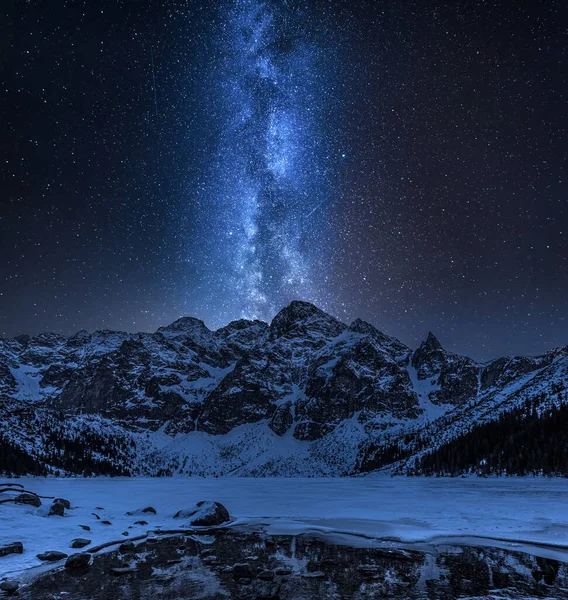 Γαλαξίας Πάνω Από Morskie Oko Λίμνη Βουνό Χειμώνα — Φωτογραφία Αρχείου