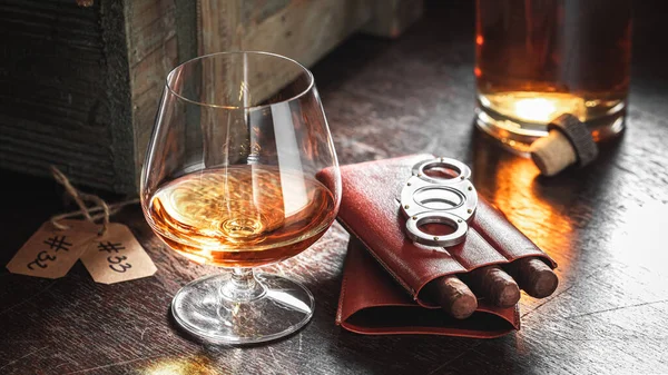 Handgemaakte Whisky Sigaar Het Distilleerderijmagazijn — Stockfoto