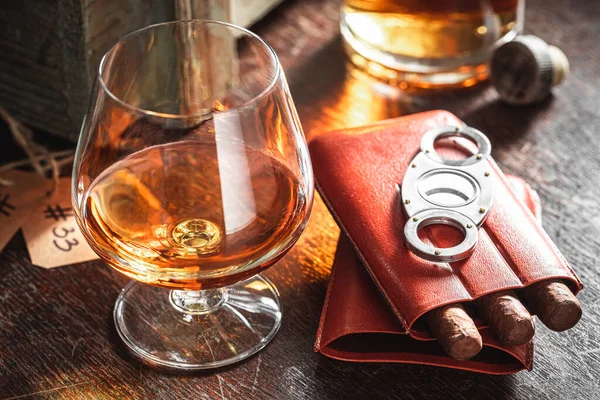 Cigare Whisky Artisanal Dans Une Ancienne Distillerie — Photo