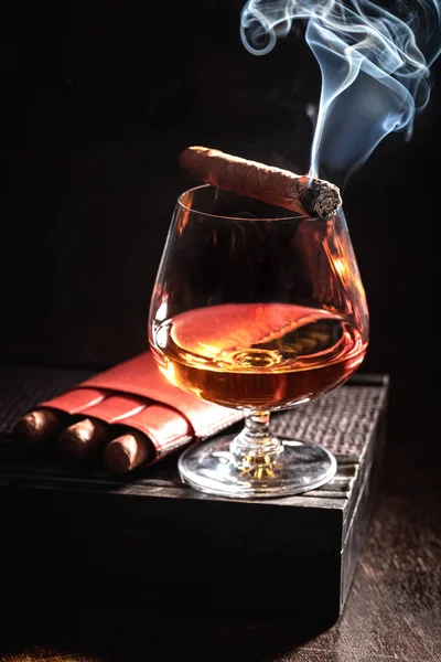 Bourbon Smoking Cigar Old Humidor — Stock Photo, Image