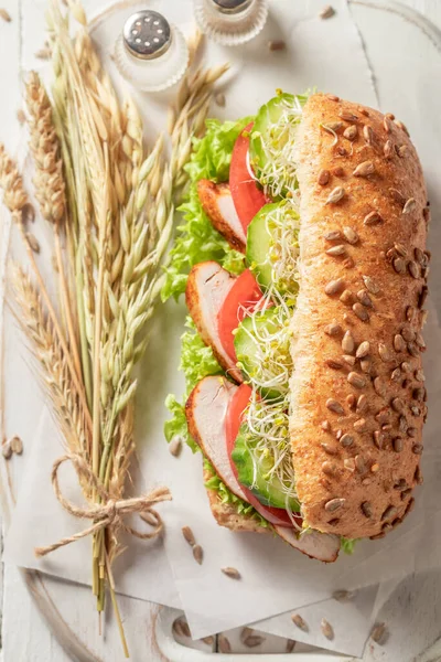 야채와 닭고기가 샌드위치의 — 스톡 사진