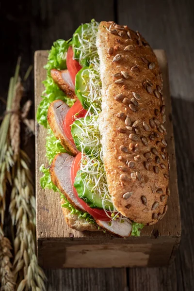 Sandwich Santé Avec Poulet Grillé Légumes Frais — Photo