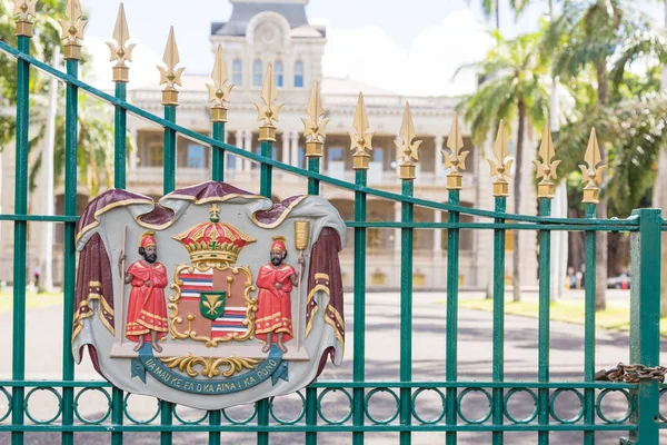 Honolulu, Hawaii Iolani sarayın kapısında amblemi