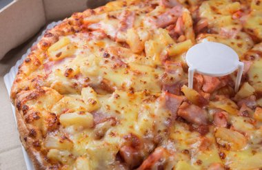 Hawai pizza kutusunu teslim hizmeti için