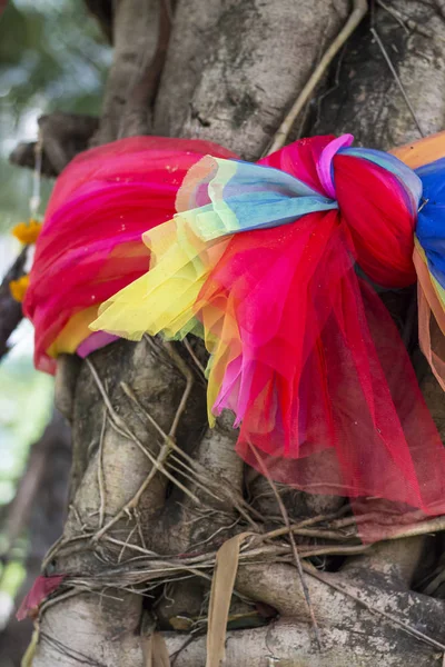 Corbata de tela de tres colores con árbol, para Thai Believe, Tailandia — Foto de Stock