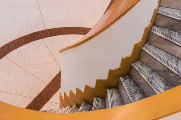 Ancien escalier en colimaçon — Photo