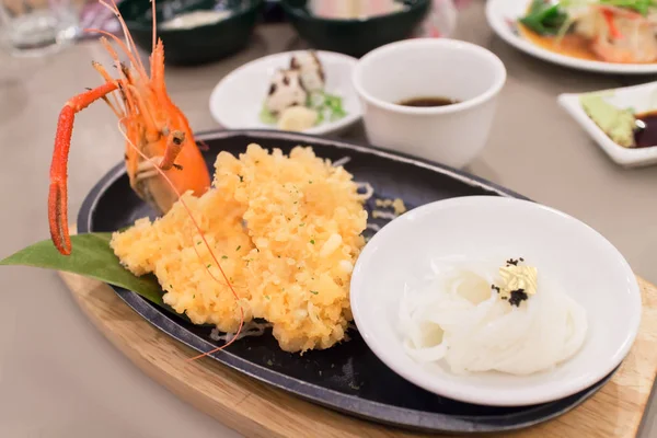 Soğuk udon ve tempura karides kümesi, Japon geleneksel yemekleri