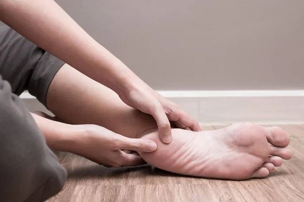 Schmerzen Der Ferse Bei Frauen Plantarfasziitis — Stockfoto