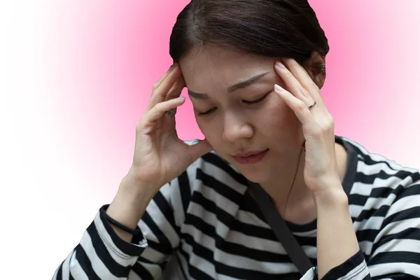 Mooie Aziatische Vrouw Raakte Haar Tempel Met Pijnlijke Uitdrukking Vanwege — Stockfoto