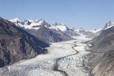 Yaz aylarında Alaskan Buzulu