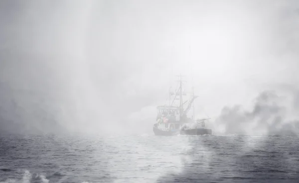 Alaska fishing trawler met mist overlay — Stockfoto