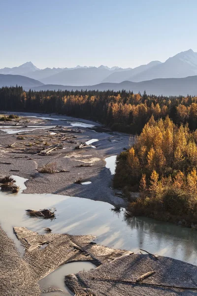 Katzehin river i höst — Stockfoto