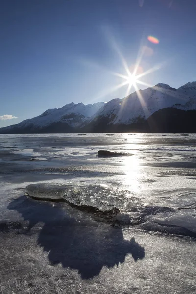 Yarı saydam buz yığın gün batımında — Stok fotoğraf