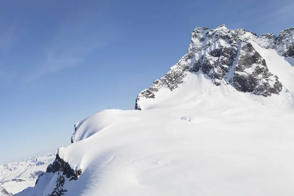 雪盖的山 — 图库照片