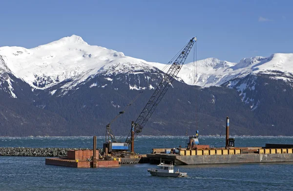 Plataforma de dragado en el sudeste de Alaska —  Fotos de Stock