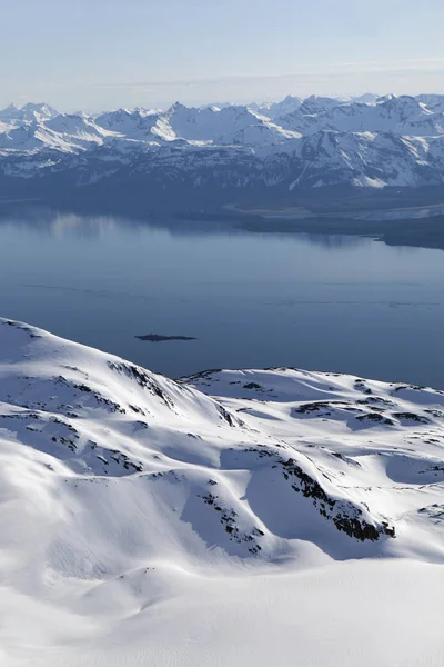 Lynn Canal berget antenn — Stockfoto